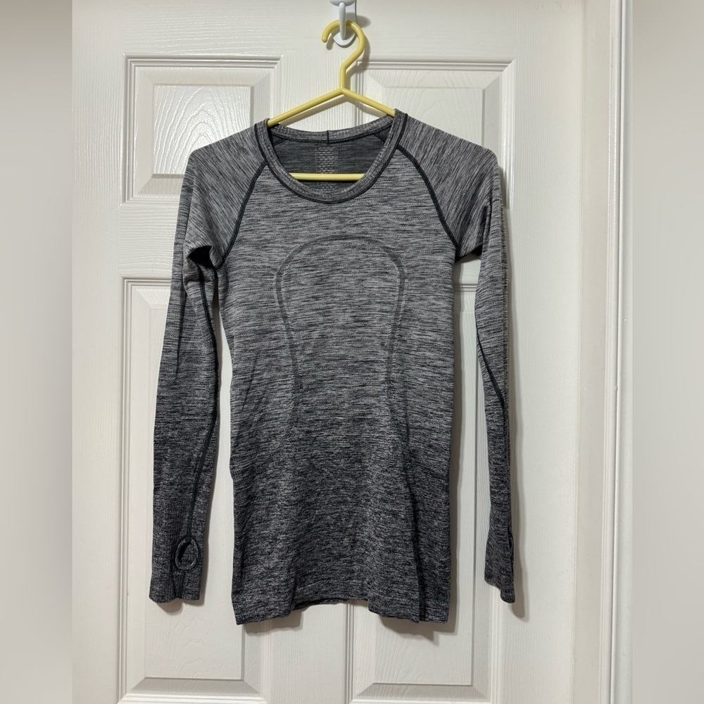 Lululemon swiftly tech long sleeve size 4 euc